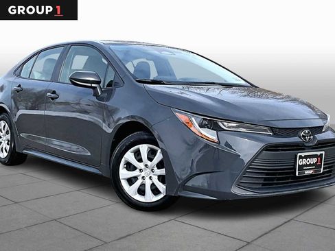 Used 2024 Toyota Corolla LE image 3