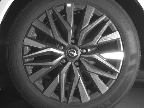 Used 2025 Nissan Altima 2.5 SV FWD image 14