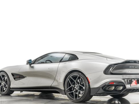 Used 2025 Aston Martin Vanquish image 38