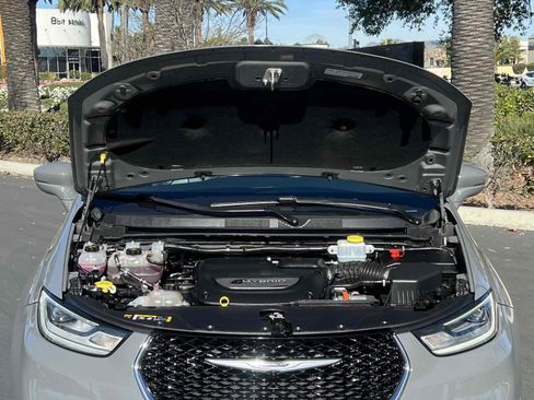 Used 2022 Chrysler Pacifica Touring-L image 26