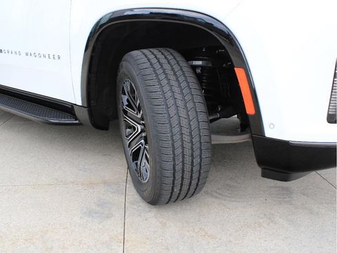 New 2026 Jeep Grand Wagoneer 4WD w/ Premium Group I image 39