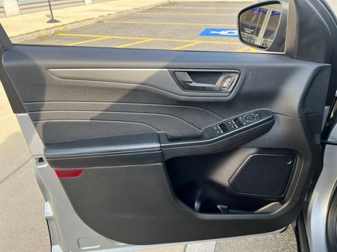 Used 2023 Ford Escape Active w/ Tech Pack #1 AWD/4WD image 17