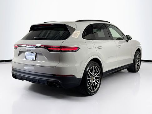 Certified 2023 Porsche Cayenne Platinum Edition image 9
