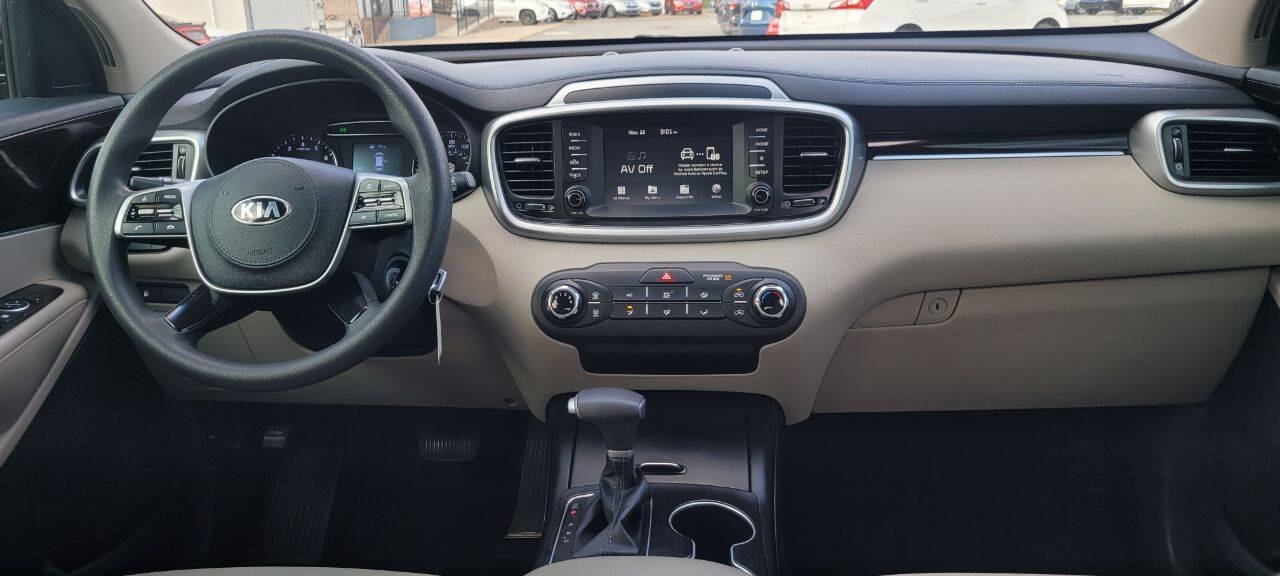 Used 2020 Kia Sorento LX FWD image 15