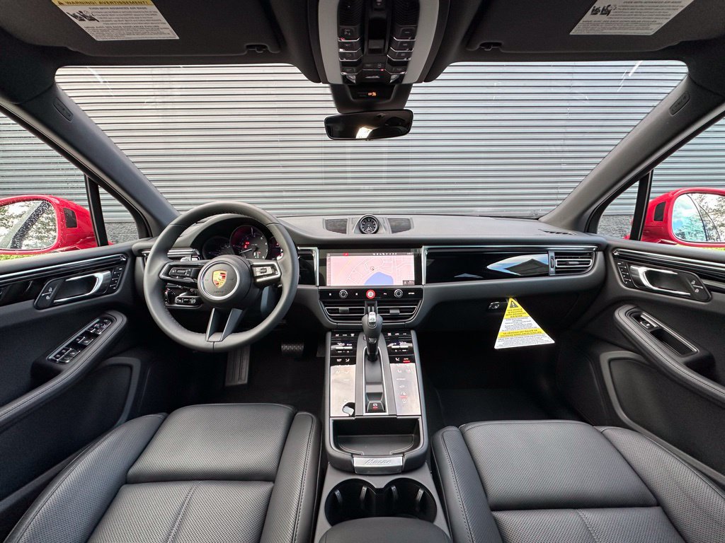 Certified 2026 Porsche Macan AWD/4WD image 6