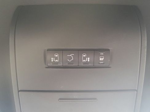 Used 2019 Dodge Grand Caravan SXT w/ Driver Convenience Group image 33