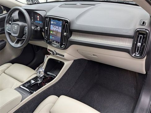 Certified 2023 Volvo XC40 B5 Plus w/ Protection Package Premier image 28