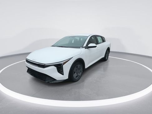 New 2025 Kia K4 LX image 4