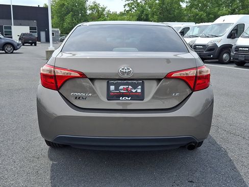 Used 2017 Toyota Corolla LE w/ Carpet Mat Package (TMS) FWD image 6