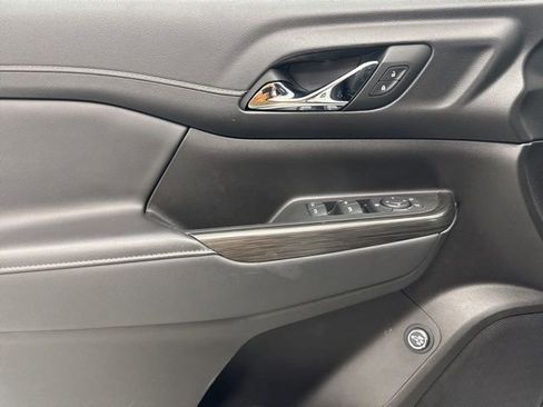 Used 2023 GMC Acadia SLT image 9