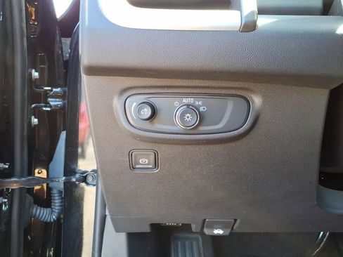 Used 2024 GMC Terrain SLE FWD image 16
