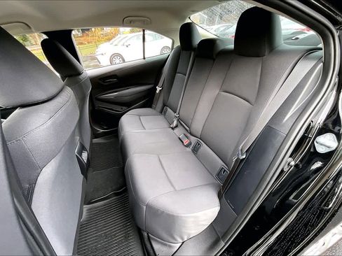 Used 2025 Toyota Corolla LE image 18