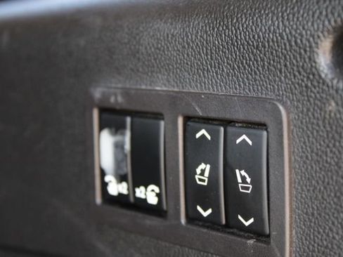 Used 2019 Cadillac Escalade ESV Luxury RWD image 11