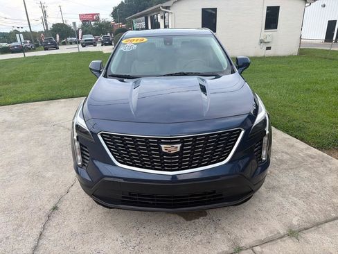 Used 2019 Cadillac XT4 Luxury w/ Cold Weather Package FWD image 6