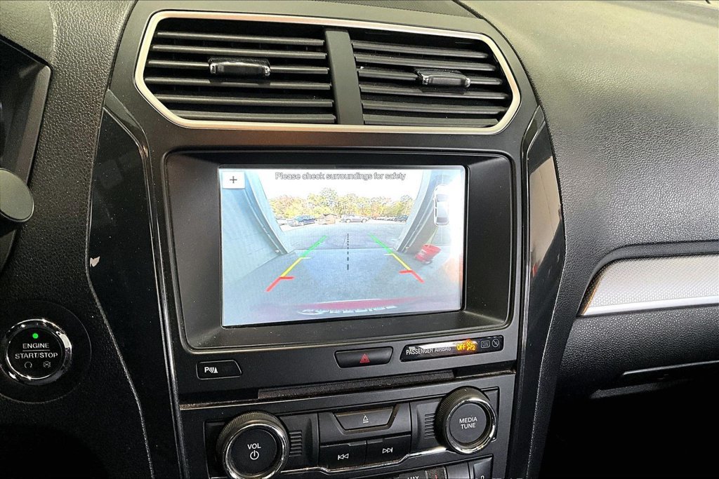 Used 2017 Ford Explorer XLT w/ Equipment Group 202A FWD image 14