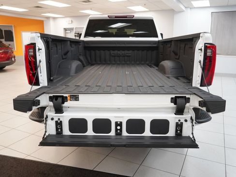 Used 2024 GMC Sierra 3500 SLT w/ SLT Convenience Package AWD/4WD image 9