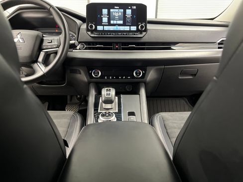 Used 2024 Mitsubishi Outlander SE FWD image 50