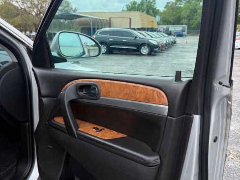 Used 2010 Buick Enclave CXL w/ Trailering Provision Package FWD image 21
