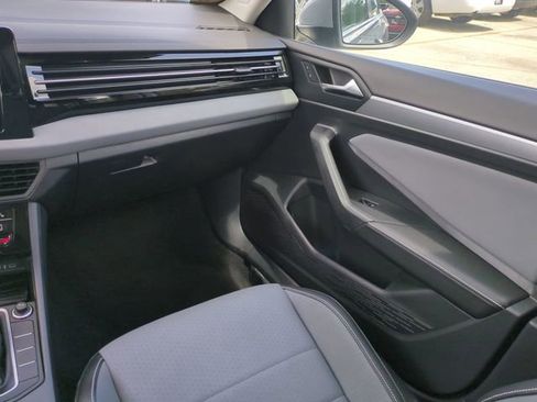 Used 2025 Volkswagen Jetta SE FWD image 19