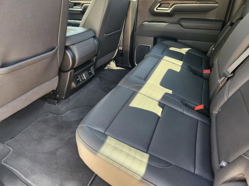 Used 2025 GMC Sierra 1500 SLT image 21