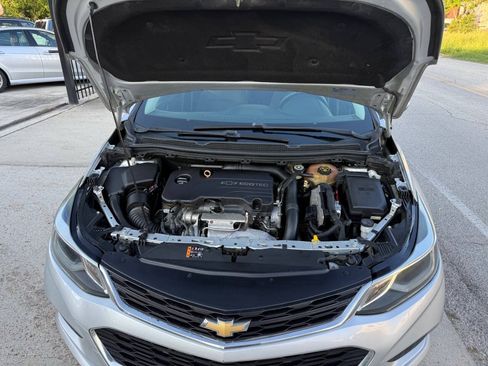 Used 2017 Chevrolet Cruze LT w/ Convenience Package FWD image 18