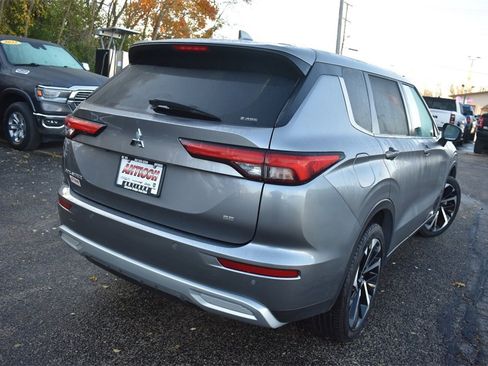 Used 2023 Mitsubishi Outlander SE image 8