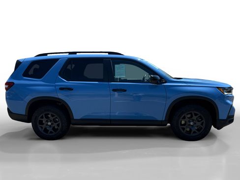 Used 2025 Honda Pilot TrailSport image 6