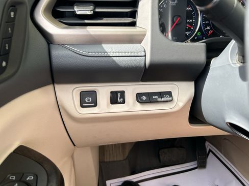 Used 2021 GMC Acadia Denali w/ Denali Ultimate Package AWD/4WD image 27
