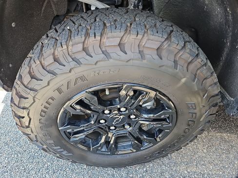 Used 2022 Chevrolet Silverado 1500 ZR2 w/ Technology Package AWD/4WD image 6
