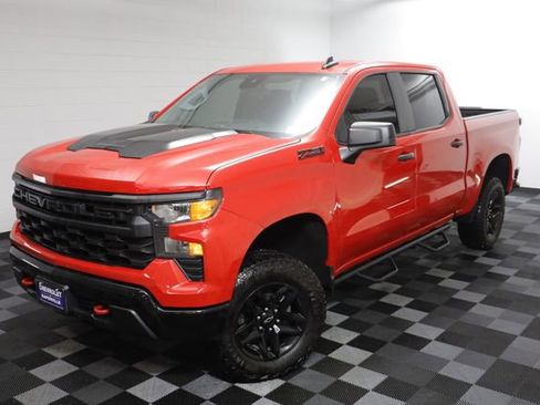 Used 2024 Chevrolet Silverado 1500 Custom Trail Boss w/ LPO, Dark Essentials Package image 2