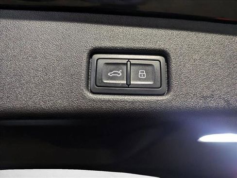 Certified 2025 Audi Q5 Premium w/ Convenience Package image 7