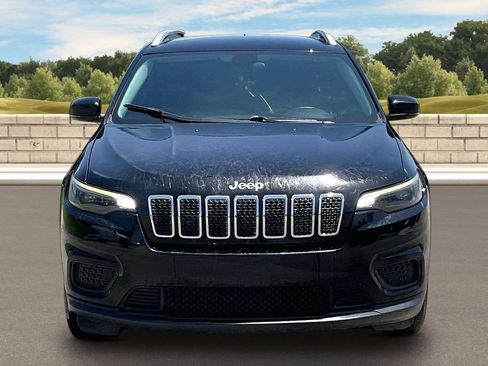 Used 2020 Jeep Cherokee Latitude FWD image 3