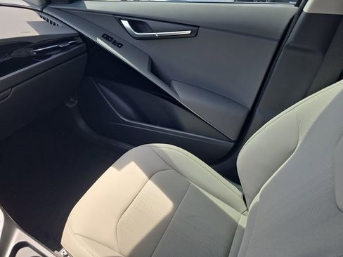 New 2026 Kia Niro EX FWD image 15