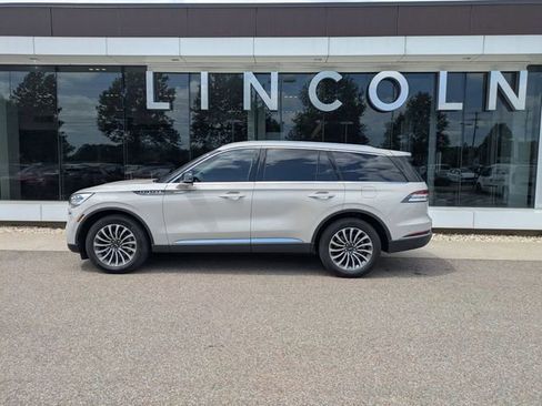 Certified 2023 Lincoln Aviator Reserve w/ Equipment Group 201A AWD/4WD image 3