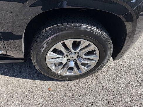 Used 2023 GMC Yukon XL Denali image 12