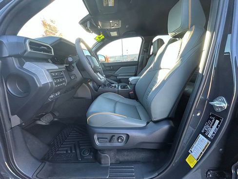 Used 2025 Toyota 4Runner Trailhunter image 12