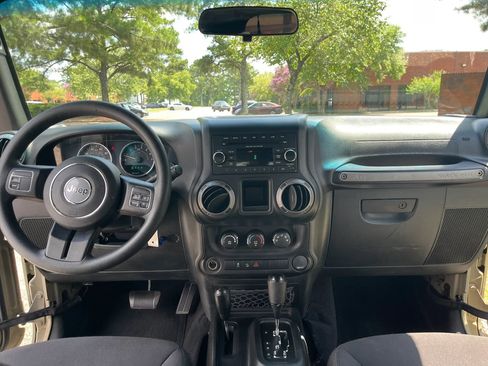 Used 2017 Jeep Wrangler Sport AWD/4WD image 16