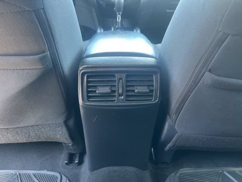 Used 2016 Nissan Rogue SV AWD/4WD image 17