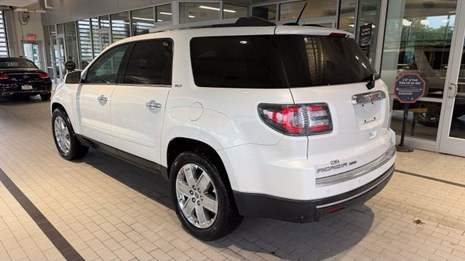 Used 2017 GMC Acadia Limited SLT AWD/4WD image 3