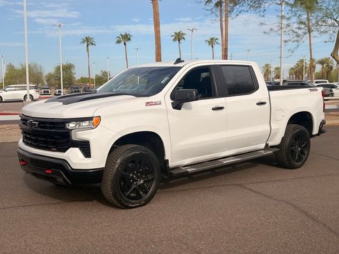 Used 2025 Chevrolet Silverado 1500 LT Trail Boss w/ Convenience Package II AWD/4WD image 2