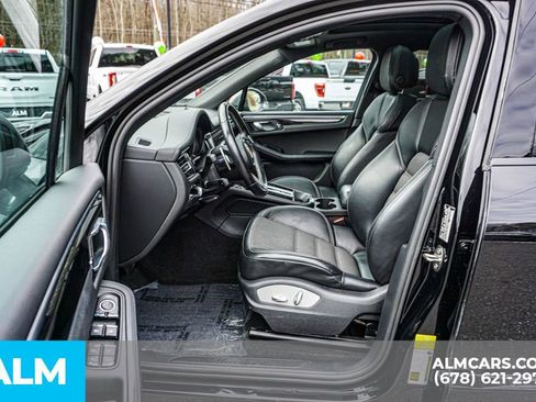 Used 2023 Porsche Macan Turbo image 19