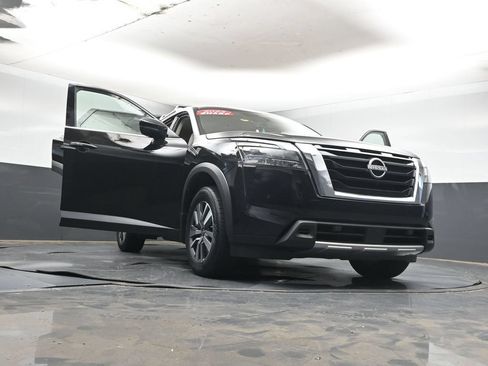 Used 2025 Nissan Pathfinder SL FWD image 47