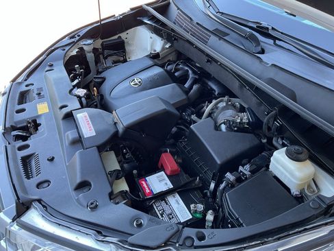 Used 2019 Toyota Highlander XLE AWD/4WD image 52