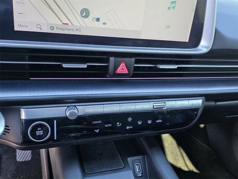 Used 2025 Hyundai Ioniq 6 SEL image 18