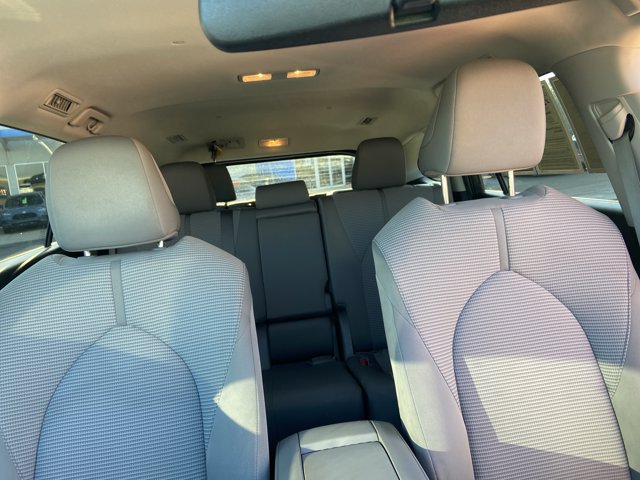 Used 2021 Toyota Highlander LE FWD image 19