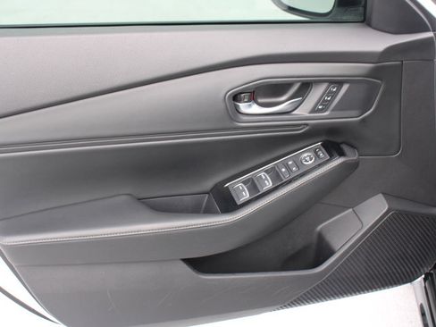 Used 2024 Honda Accord Touring image 9