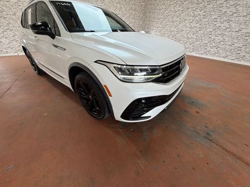Used 2024 Volkswagen Tiguan SE R-Line FWD image 9