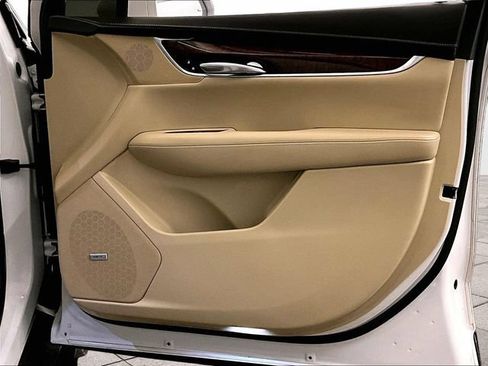 Used 2018 Cadillac XT5 Luxury w/ Driver Awareness Package AWD/4WD image 24