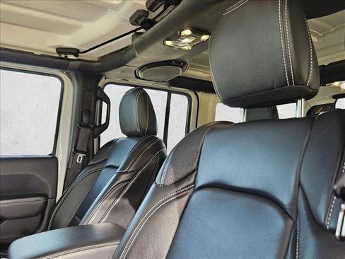 Used 2019 Jeep Wrangler Unlimited Sahara image 19
