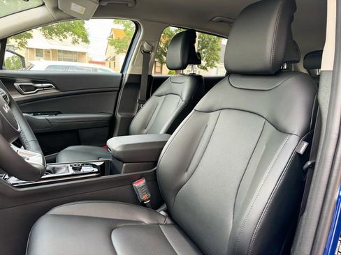 Certified 2025 Kia Sportage EX image 15